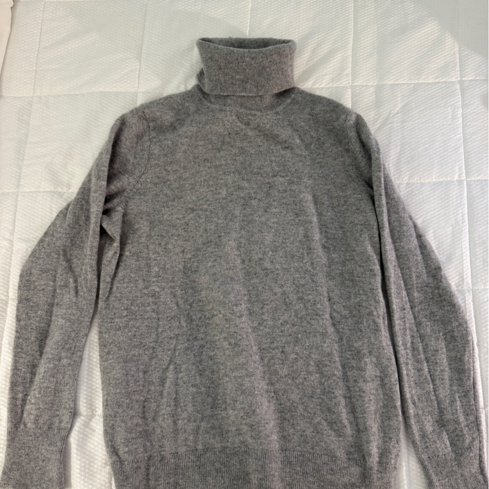 Talbots Women’s Cashmere Gray Turtleneck Sweater